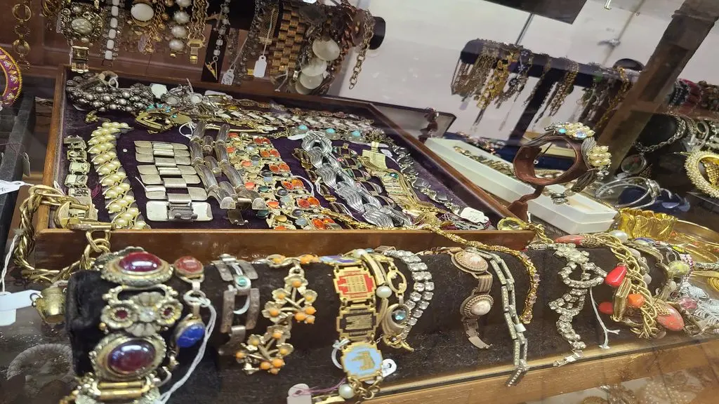 Başakşehir Antika Eşya Alanlar